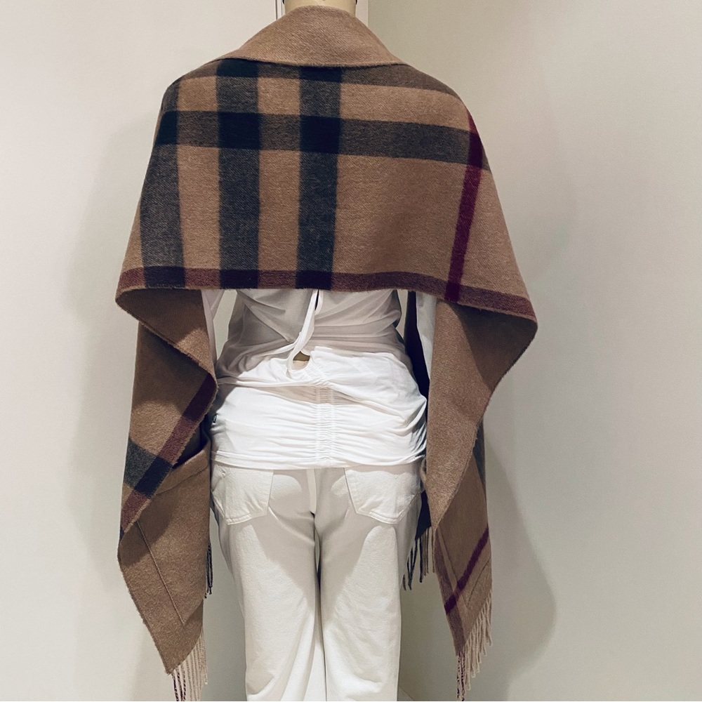 BURBERRY HELENE REVERSIBLE CASHMERE BLEND WRAP / SCARF. - Picture 9 of 14